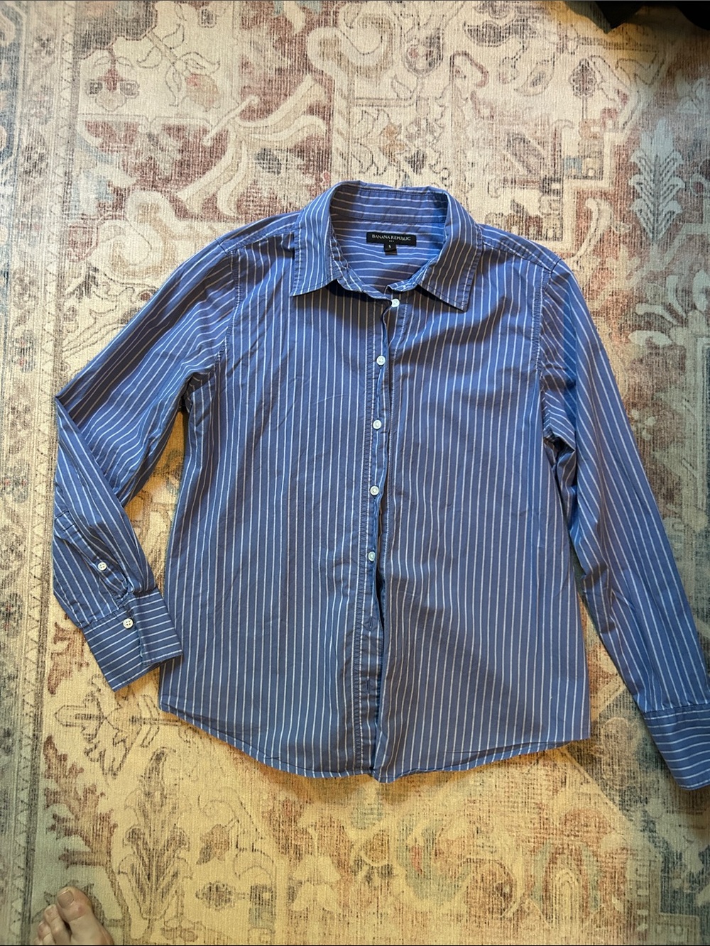 Banana Republic Women’s 100% cotton Blue Striped Button-Down Shirt size S